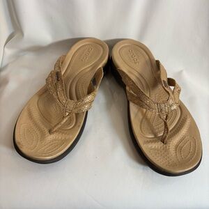 CROCS Sz 11 Front Toe Post Flipflop Style Slip On Sandals in Gold